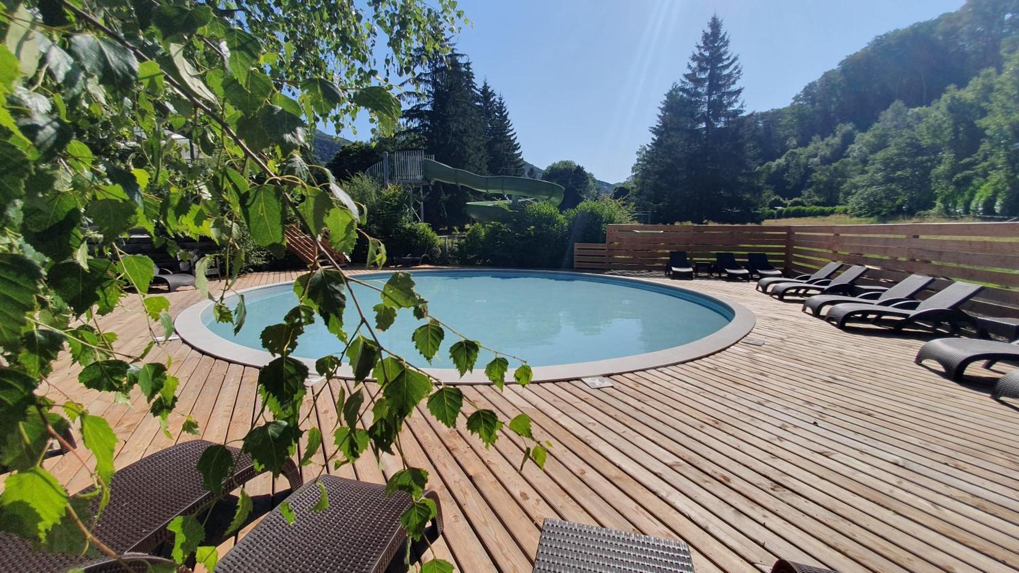Camping Les Vernieres La Bourboule Exterior foto